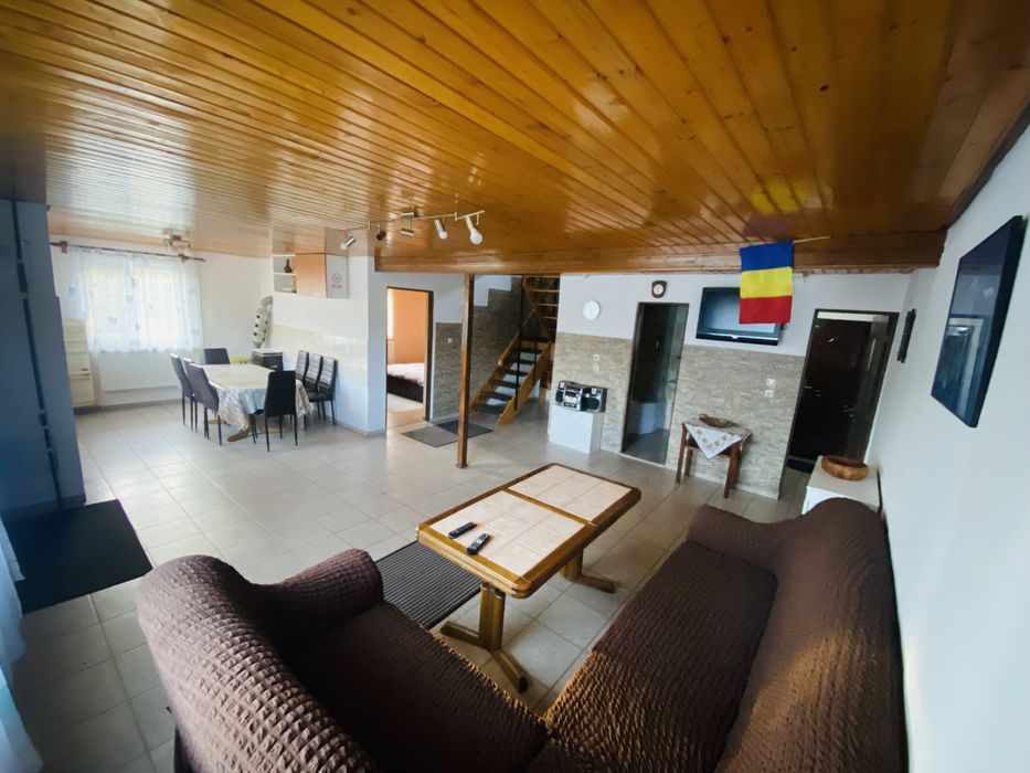 Inchiriez cabana / Cabana Robert Valea Avrigului cu CIUBAR