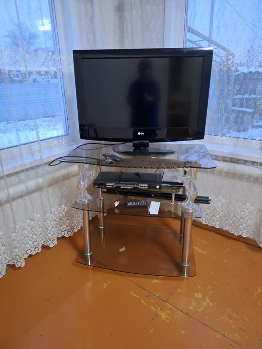 Телевизор со столиком