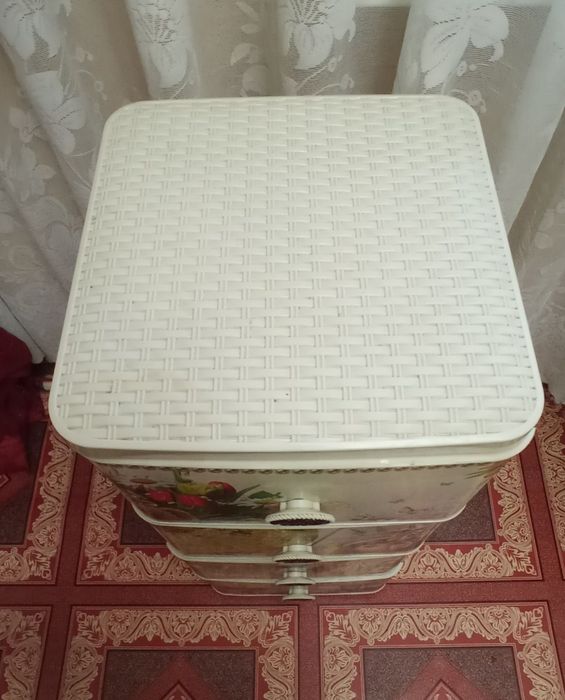 Пластиковый комод с 4 полками