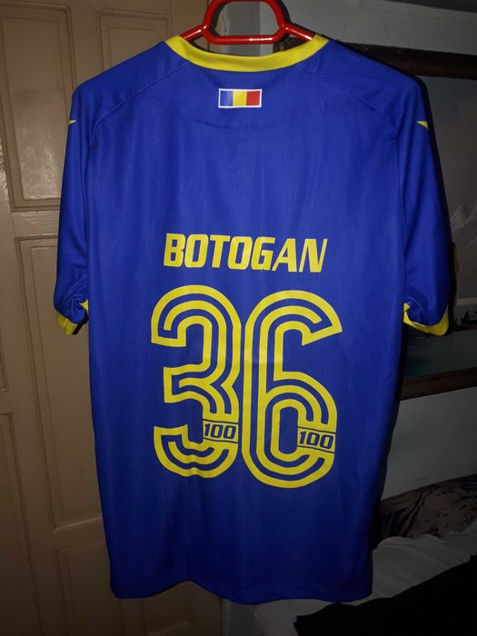 Tricou Petrolul Ploiesti cu autografe- Banii merg la un baiat bolnav.