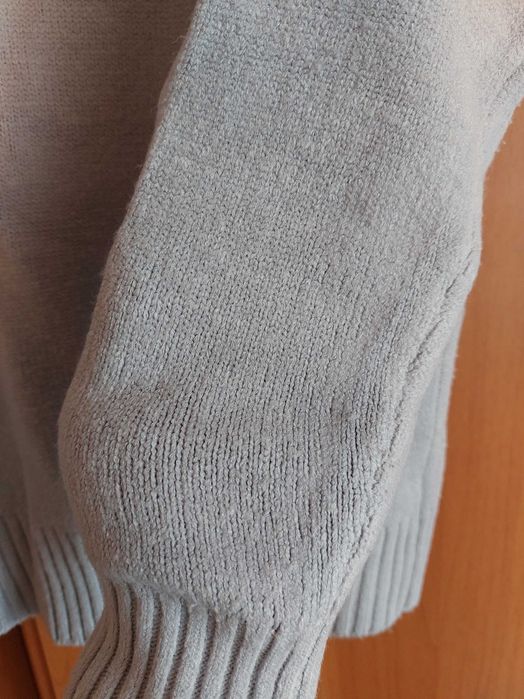 Pulover cu decolteu in V