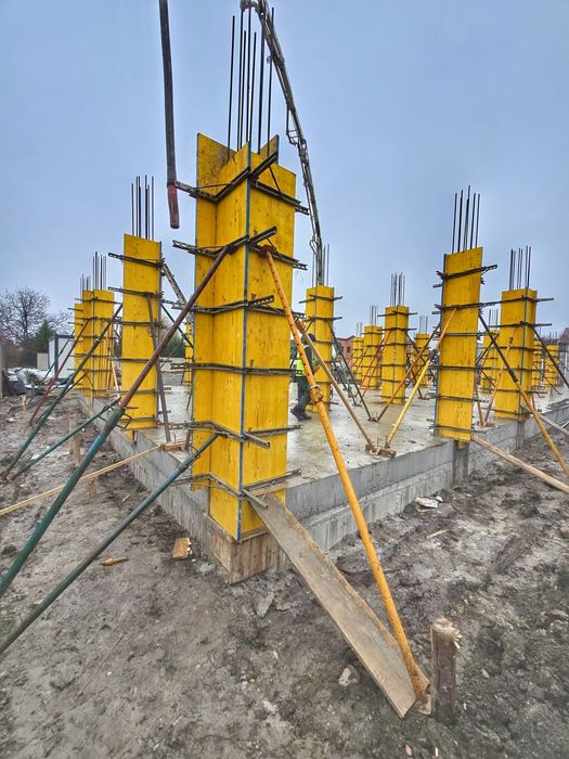 Construcții case la rosu și finisaje