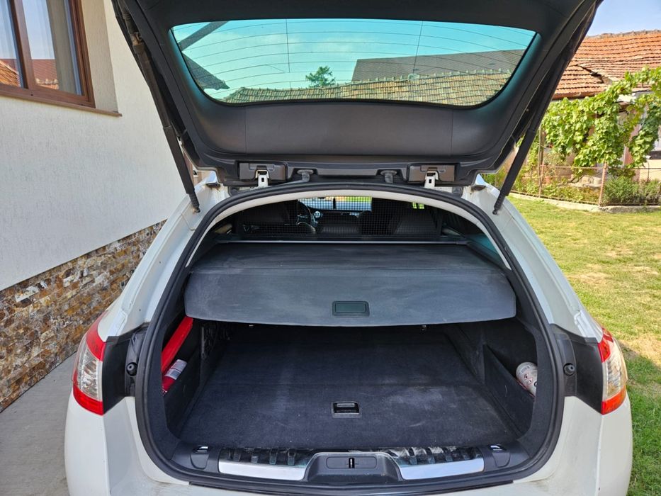 Peugeot 508 SW 2011