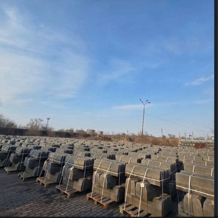 ПРОДАЕТСЯ ВСЕ : Бордюр , поребрик , пескоблоки , шестигранник .