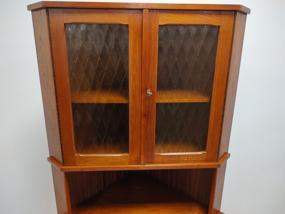 Винтидж ъглова витрина от 60-те Д375