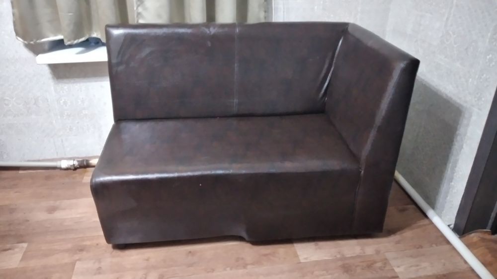 Продам диван офисный