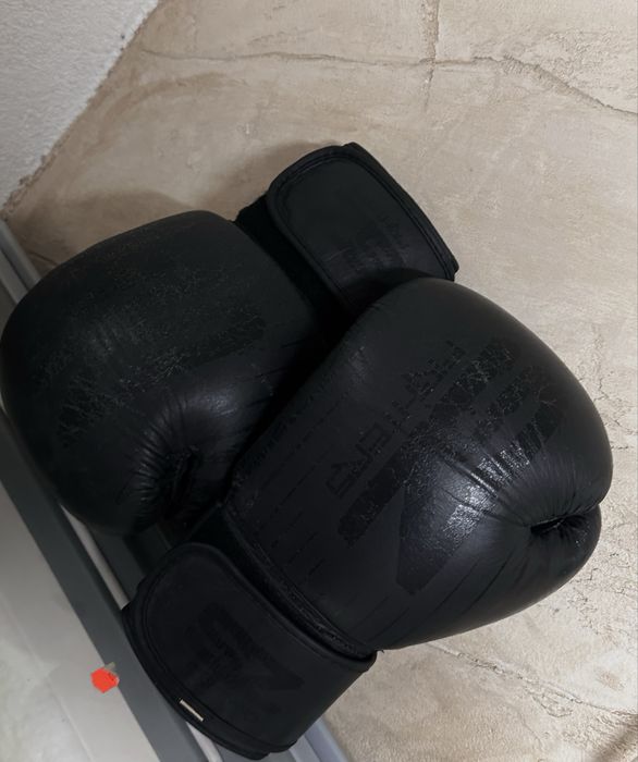 Боксови ръкавици и протектори за крака – SZ