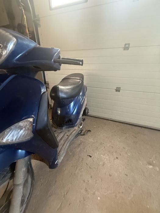 scuter piaggio 125 liberty