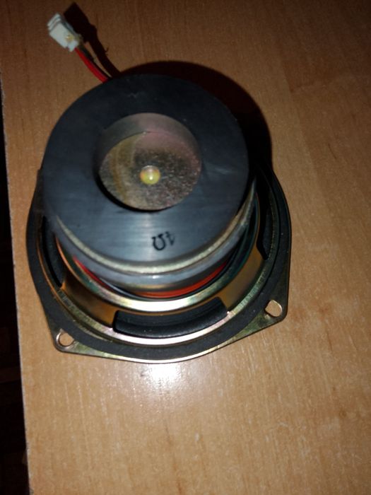 Динамик на сабвуфер