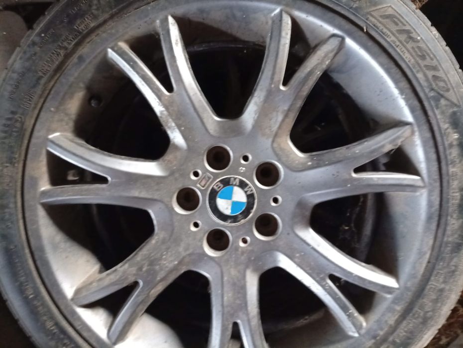 Vând cauciucuri cu tot cu jante pentru BMW pe 19