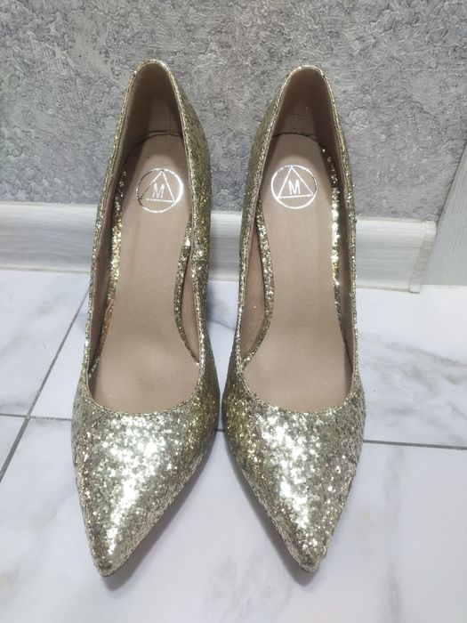 Туфли привозные из Англии.