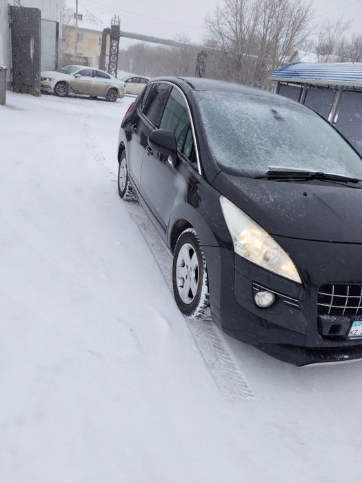 Городской кроссовер Пежо 3008