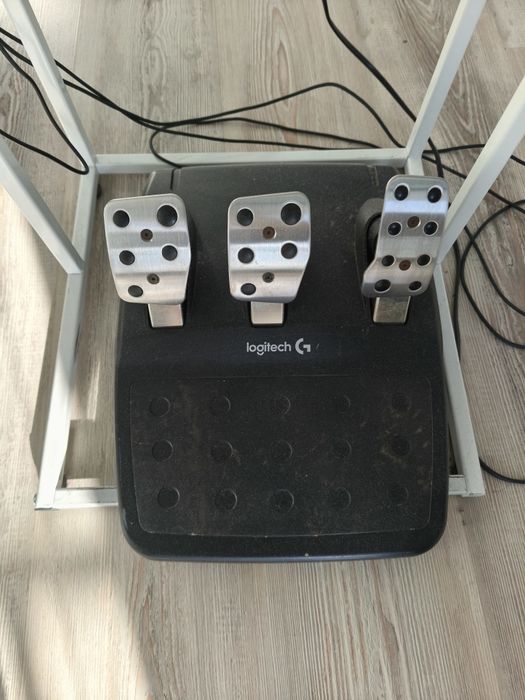 Vând volan Logitech G 29 cu schimbător