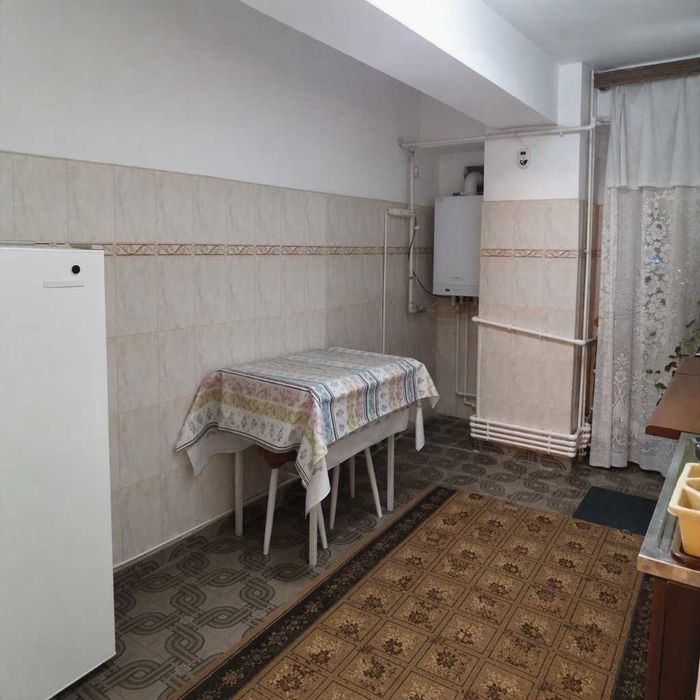 Inchiriez apartament 3 camere decomandat, 80mp , 2 bai , Unirii Nord