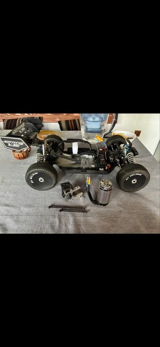 RC 1/8 carson бъги