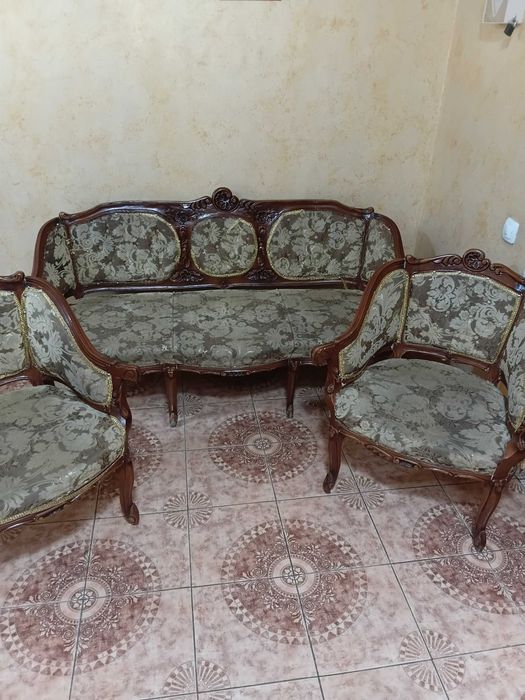 Продаю диван и 2 кресла антиквар