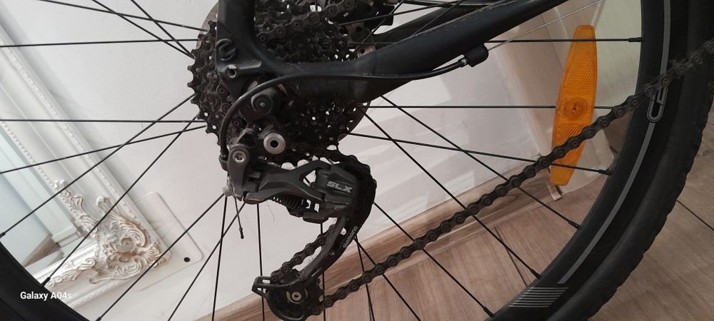 Bicicletă:*Cannondale Mountain Bike*