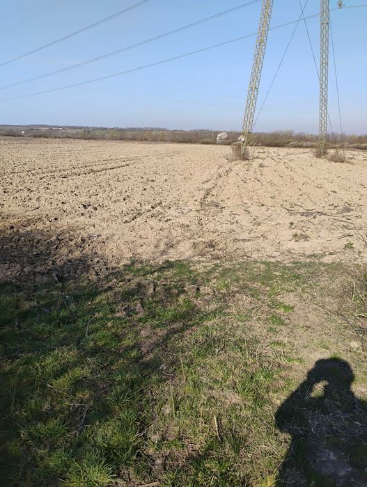 Teren extravilan 3 parcele total 37.400 mp, langa sosea asfaltata si posibilitate curent