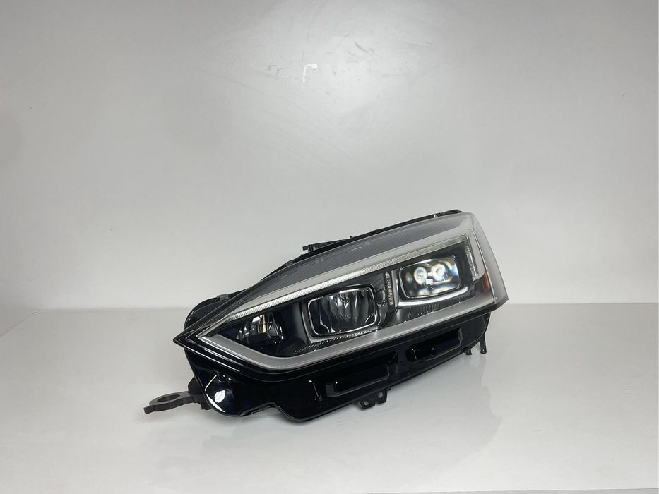 Audi A5 кяв фар USA