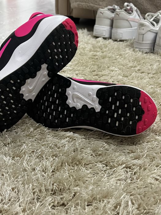 Nike Revolution 7