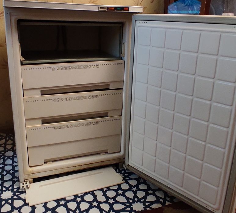 Советский Морозильник в хорошем состоянии