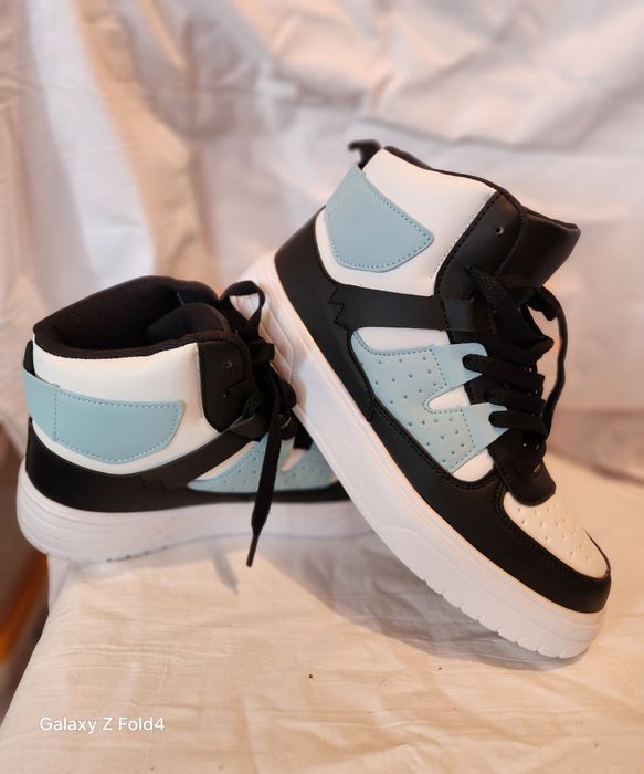 Два чифта 50 лева по отделно по 25 лева