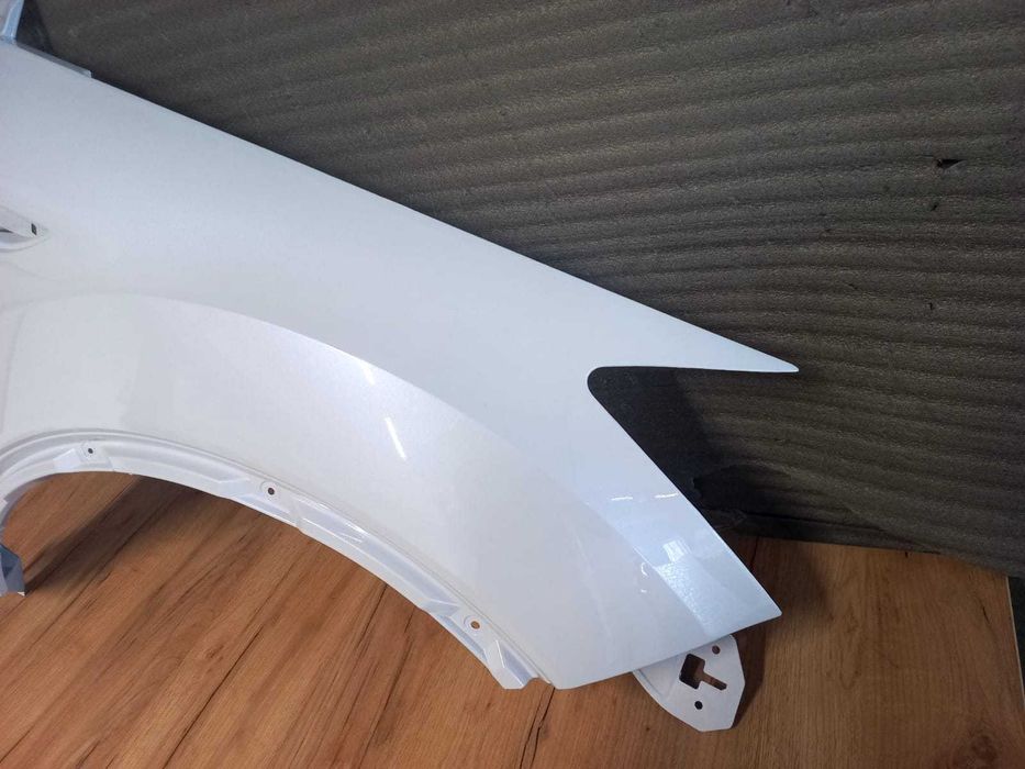 Aripa Fata Dreapta Ford Kuga An 2008-2013 (Vopsita-Alb Perlat)