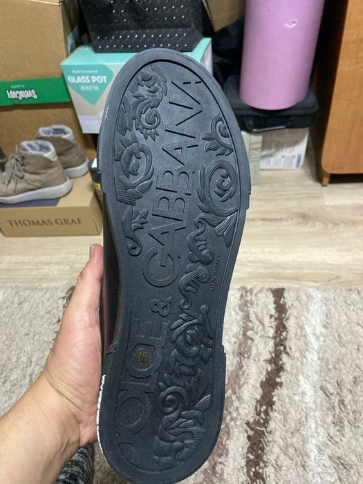 Продам кроссовки Dolce Gabbana