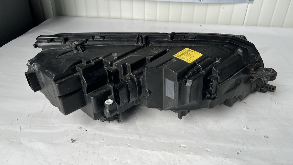 4 броя десен и 2 брой ляв фар Skoda Octavia 3 Facelift 2017-