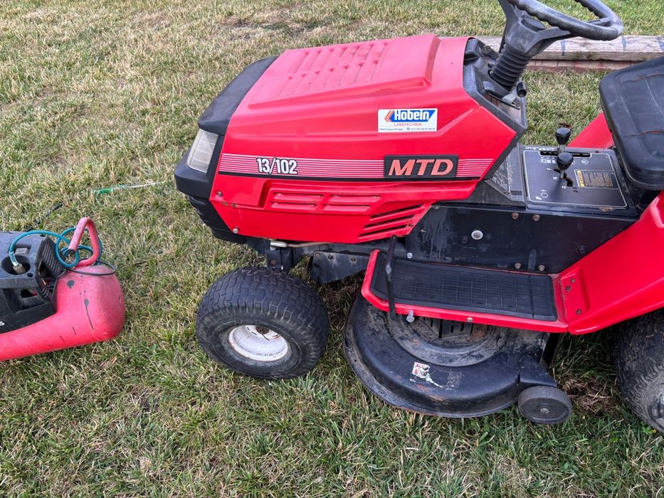 Tractoras de tuns iarba