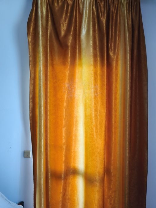 Draperii mătase vegetală, se potrivesc pentru geamuri mari, sunt  3 bucăți