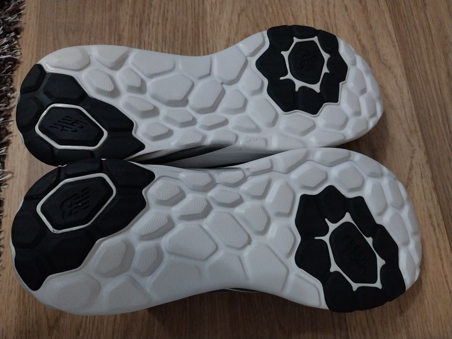 Adidasi Nou originali New Balance Nr.42,5