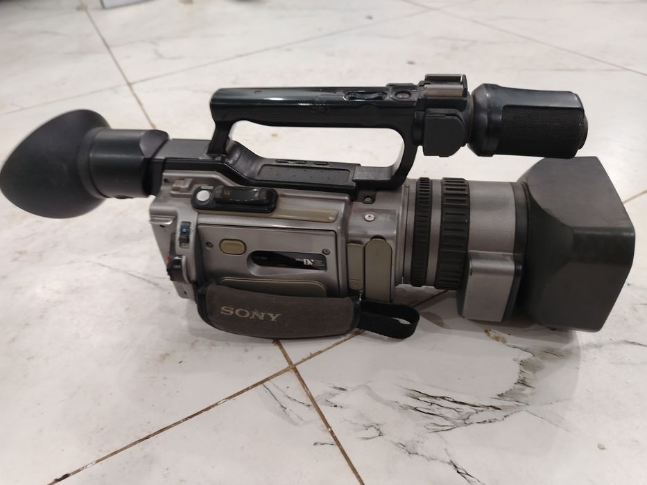Видеокамера Sony формат mini DV