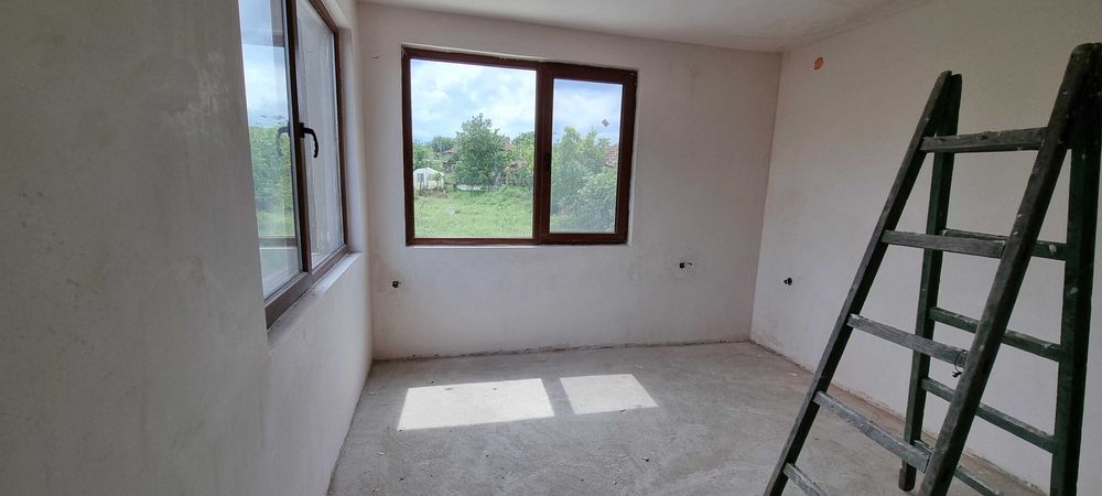 1785-Продава се триетажна тухлена на плоча къща в Гецово!