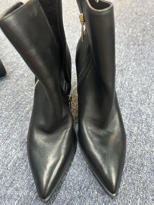 Botine Guess impecabile