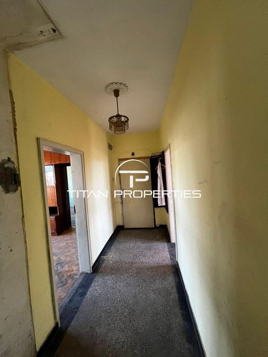 Четиристаен апартамент за продажба в кв. Кючук Париж