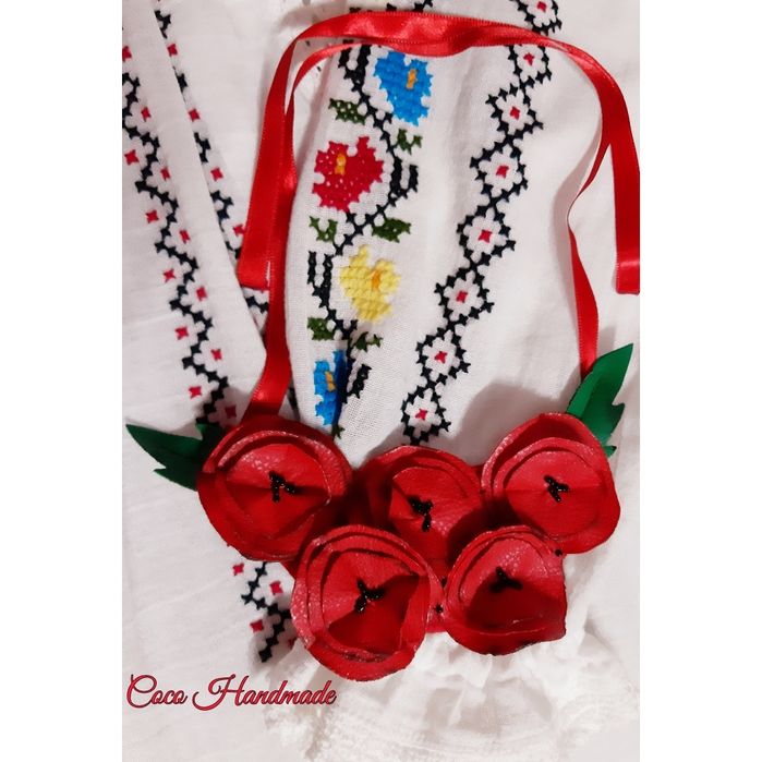 Colier piele handmade,Flori sârmă plușată