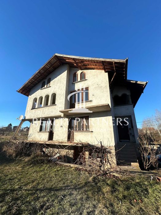 Продава се Къща в с. Бегуновци, Област Перник - 300 кв.м за 169 €/кв.м - Снимка #1