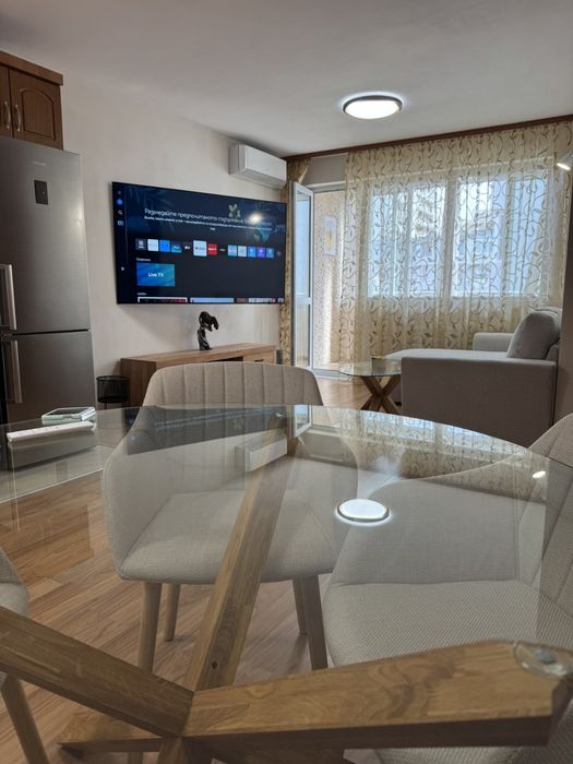 Дава се под наем Двустаен апартамент в Русе, Център - 70 кв.м за 408 € - Снимка #1