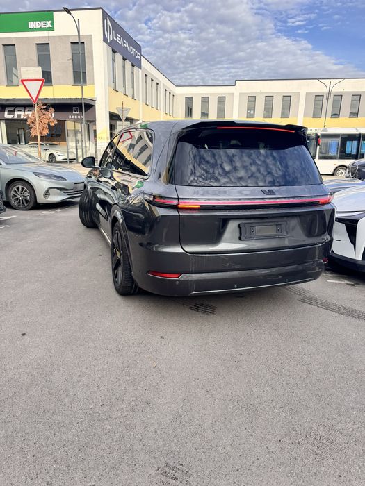 Lixiang L 9 pro srochna sotiladi