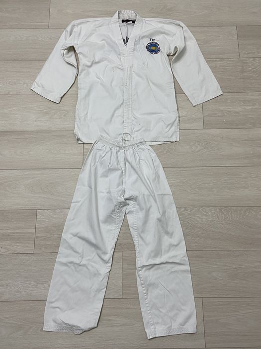 Прoдам форму таеквондо