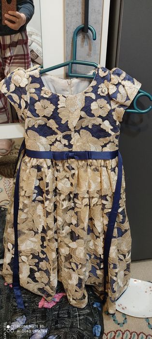 Продам очень красивое платье на девочку