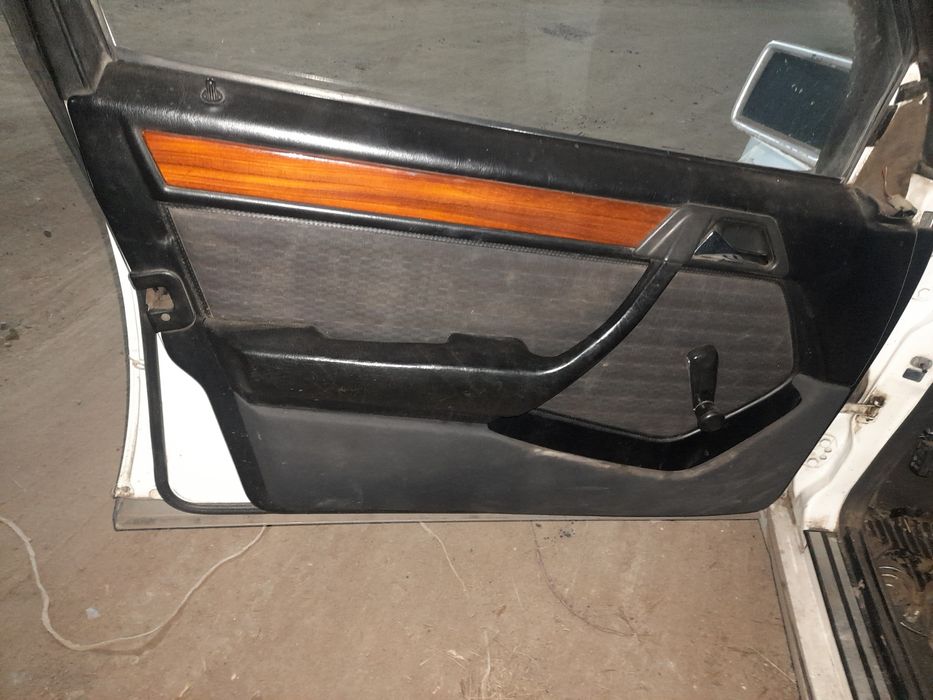 Дверные карты Мерседес 124