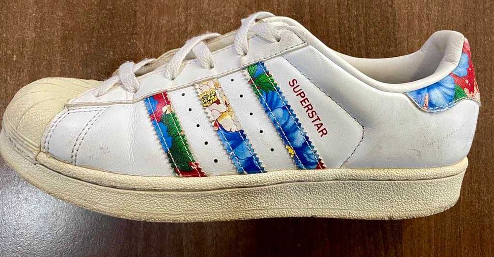 Vand Adidas Superstar model deosebit