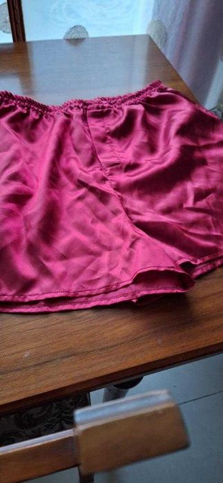 compleu  dama satin halat de casa si pantaloni scurti XL pret 90 lei pijama barbati  satin bleumarin   marime L-XL pret 80 lei