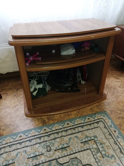 Продам тумбу под телевизор б/у
