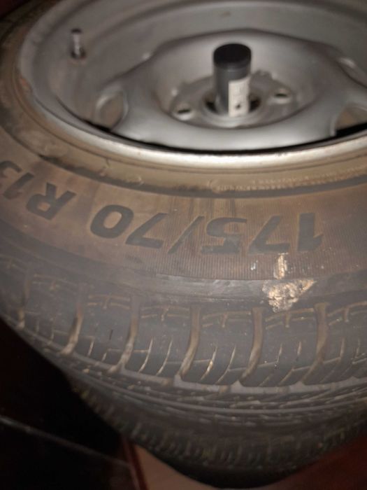 Автомобилни гуми с джанти