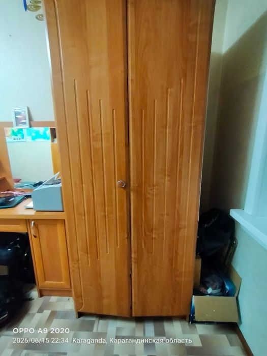 Стол для компа, шкаф для одежды