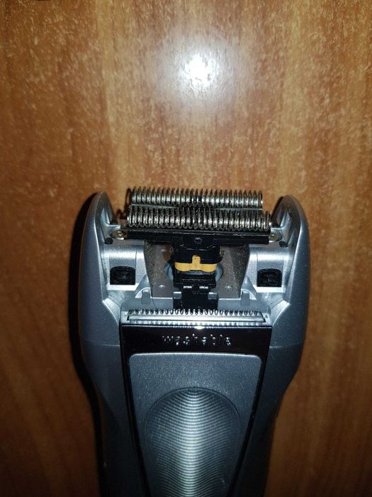 Aparat de ras  BRAUN Series 3 5742- functional-pentru piese