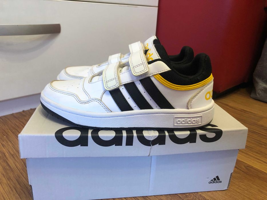 Adidas детски маратонки Hoops номер 35